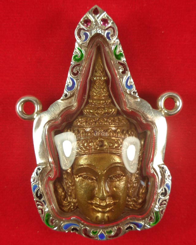 หลวงปู่กาหลงเขี้ยวแก้ว วัดเขาแหลม จ.สระแก้ว เศียรพระลักษณ์หน้าทองเนื้อสัมฤทธิ์ขอมโบราณแก่ทองคำรุ่นแร