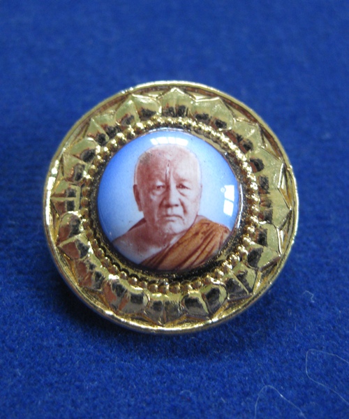 เหรียญติดล็อคเก็ตหลังเข็มกลัดหลวงตาบุญหนา