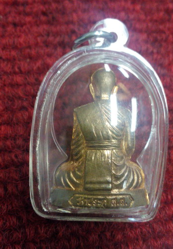 รูปเหมือนปั้มรุ่นแรก พระมหาสุรศักดิ์ วัดประดู่พระอารามหลวง เนื้อทองแดง(หลังตรง) หมายเลขเกือบโฟร์ 226