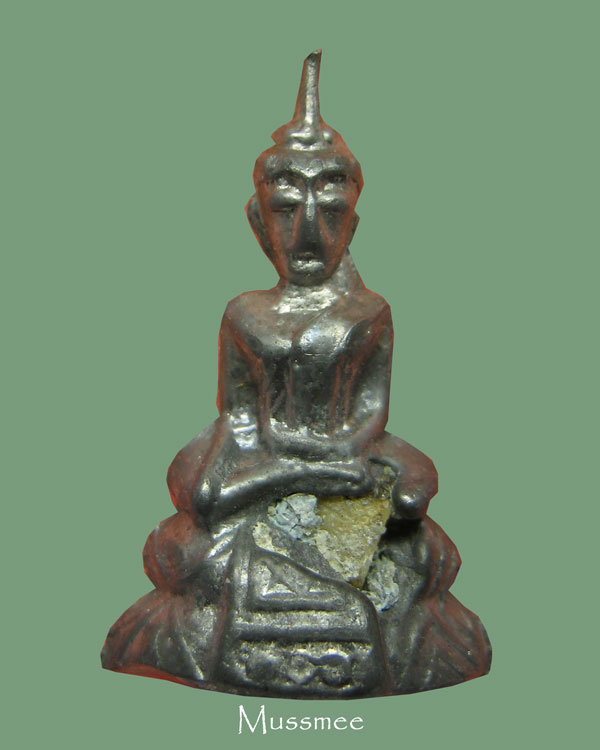 พระเนื้อชินพิมพ์พระพุทธ หลวงพ่อดำ วัดกุฎิ ฝังเขี้ยวหมาป่า จ.ปราจีนบุรี ### หูตากระพริบ ### เคาะเดียว