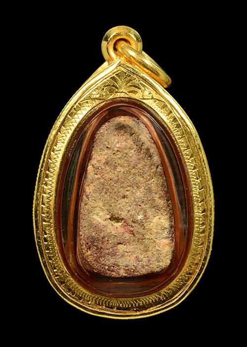 พระกรุนาดูนตัดเดียว จ.มหาสารคาม พิมพ์32อรหันต์ นิยม+เลี่ยมทอง+บัตรรับรองครับ