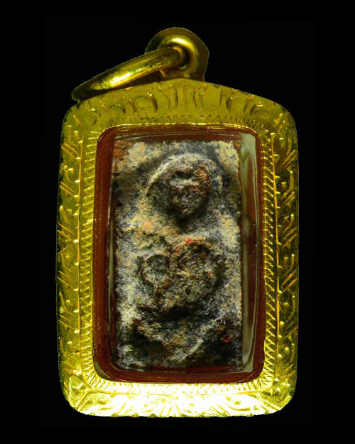 พระกรุนาดูนตัดเดียว จ.มหาสารคาม เนื้อดิน สภาพสวย+เลี่ยมทองหนาหนาครับ