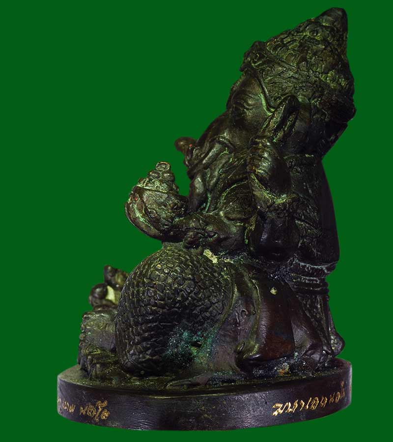 พระบูชา ขนาดตั้งหน้ารถ พระพิฆเณศร์ มมหาเทพ  ขนาดหน้าตัก ๓ นิ้ว สูง ๔ นิ้ว วัดศาลาไฟ จังหวัดนครศรีธรร