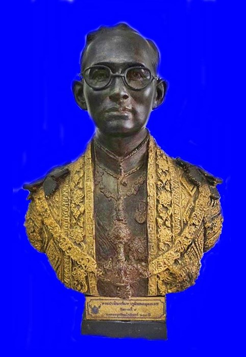 พระบรมรูปหล่อครึ่งพระองค์ รัชกาลที่ 9