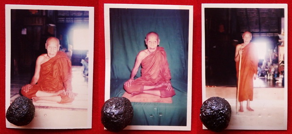 ( 3 ชุด )..ลูกอมชานหมาก+รูปภาพ(ตอกโค๊ด)พ่อท่านมุ่ย วัดป่าระกำเหนือ เมืองนครศรีธรรมราช ราคาเบาๆ