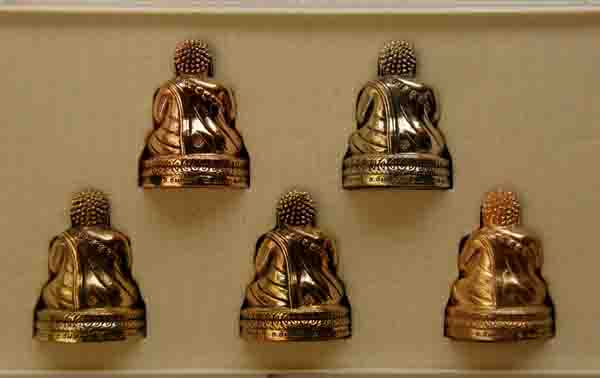 พระสังกัจจายน์ รุ่น 1 พระมหาสุรศักดิ์ วัดประดู่ ชุดกรรมการ 5 องค์ หมายเลข 64 พร้อมกล่องเดิมครับ 