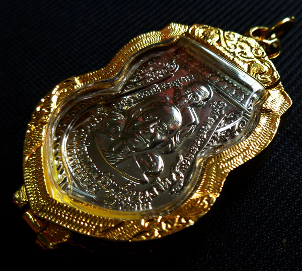 เหรียญพุทธซ้อนใหญ่ ปี 2555 ลมดำกรอบทองไมครอน+แหนบทองไมครอน สวยหรูพร้อมใช้ เหรียญคัดสวยจากวัดช้างให้ 