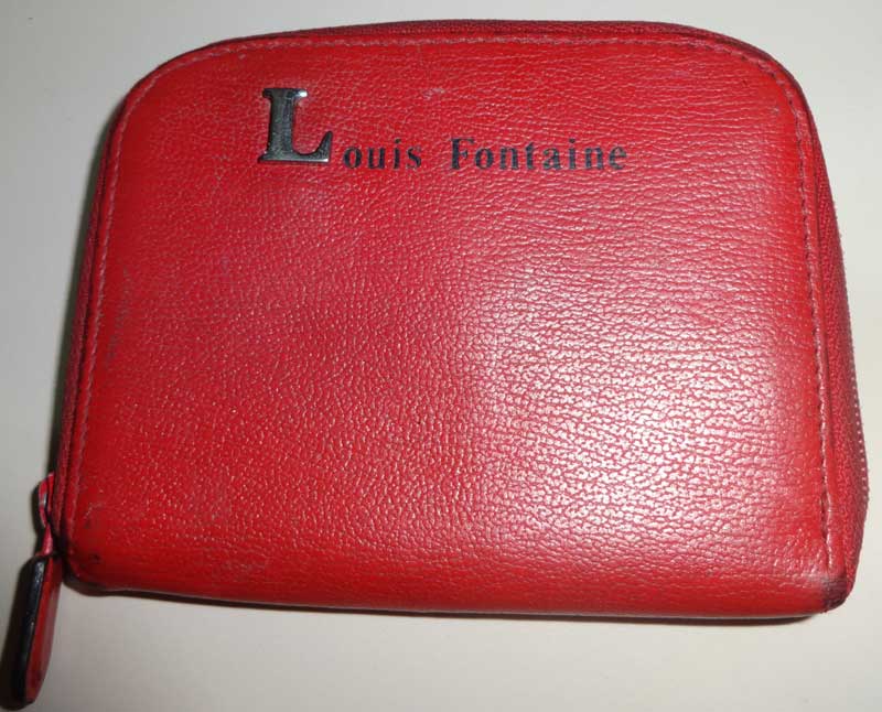 กระเป๋าใส่ตังค์เหรียญ Louis Fontaine ราคา 149 บาท