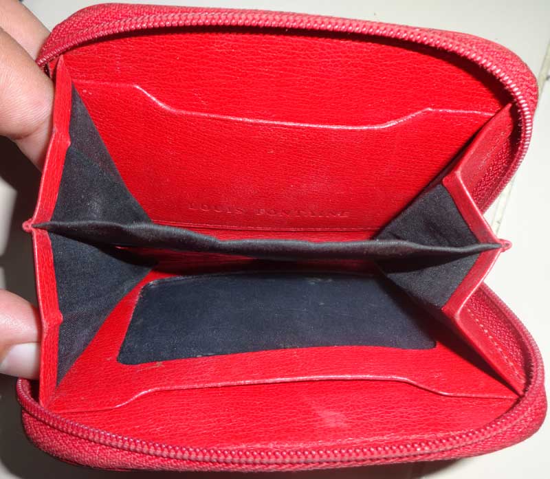 กระเป๋าใส่ตังค์เหรียญ Louis Fontaine ราคา 149 บาท