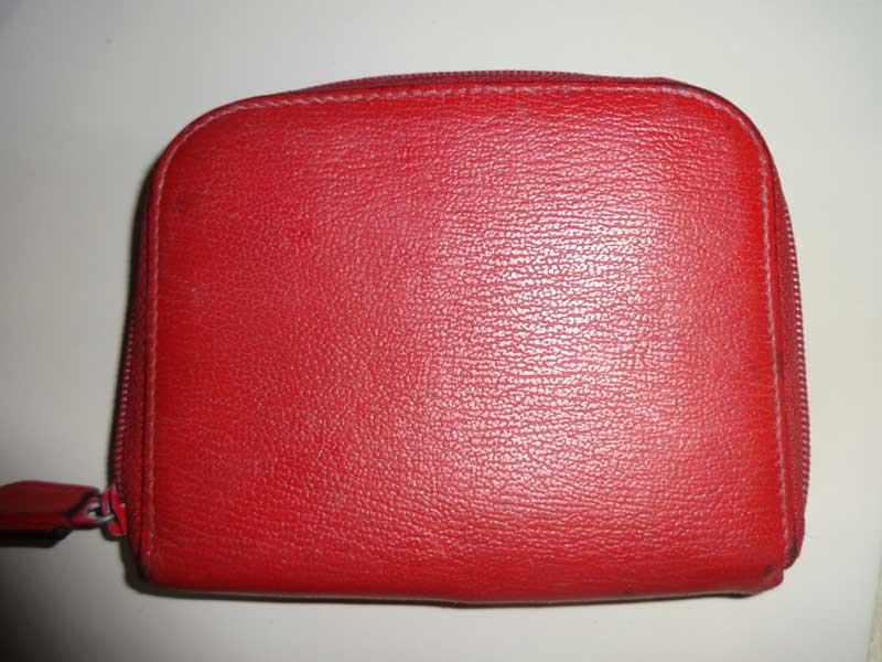 กระเป๋าใส่ตังค์เหรียญ Louis Fontaine ราคา 149 บาท