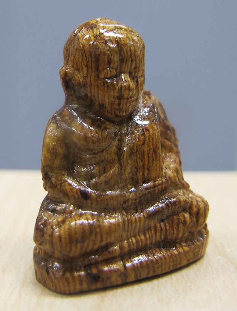 รูปหล่อหลวงพ่อเงิน  พิมพ์นิยม  เนื้อไม้โพธิ์แกะ อุดด้วยเทียนชัย 