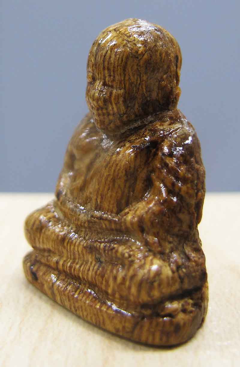 รูปหล่อหลวงพ่อเงิน  พิมพ์นิยม  เนื้อไม้โพธิ์แกะ อุดด้วยเทียนชัย 