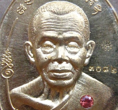 เหรียญมนต์พระกาฬ ปราบไพรี หลวงพ่อคูณ ปี2557 เนื้อทองสัมฤิทธิ์ฝังอัญมณี แยกจากชุดกรรมการหมายเลข