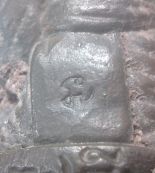 รูปหล่อโบราณหลวงปู่บัวรุ่นแรก เนื้อนวะฐานทองแดง