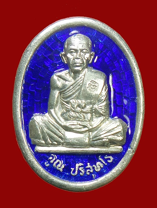 รุ่นสร้างบารมี ปี 36 เนื้อเงินครับ
