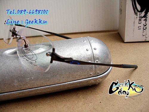 กรอบแว่นตา Oakley (O-09) ทรงเจาะกรอบ กรอบสีกัน(ดำ-เทา)   ขาธรรมดา (ก้านขาและกรอบเป็นโลหะ) 