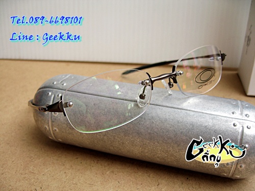 กรอบแว่นตา Oakley (O-09) ทรงเจาะกรอบ กรอบสีกัน(ดำ-เทา)   ขาธรรมดา (ก้านขาและกรอบเป็นโลหะ) 