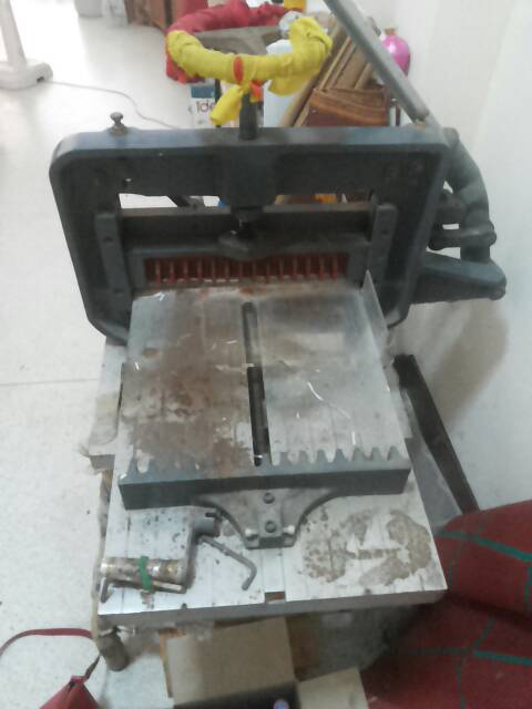 เครื่องตัดกระดาษชนิดมือโยก มือ 2