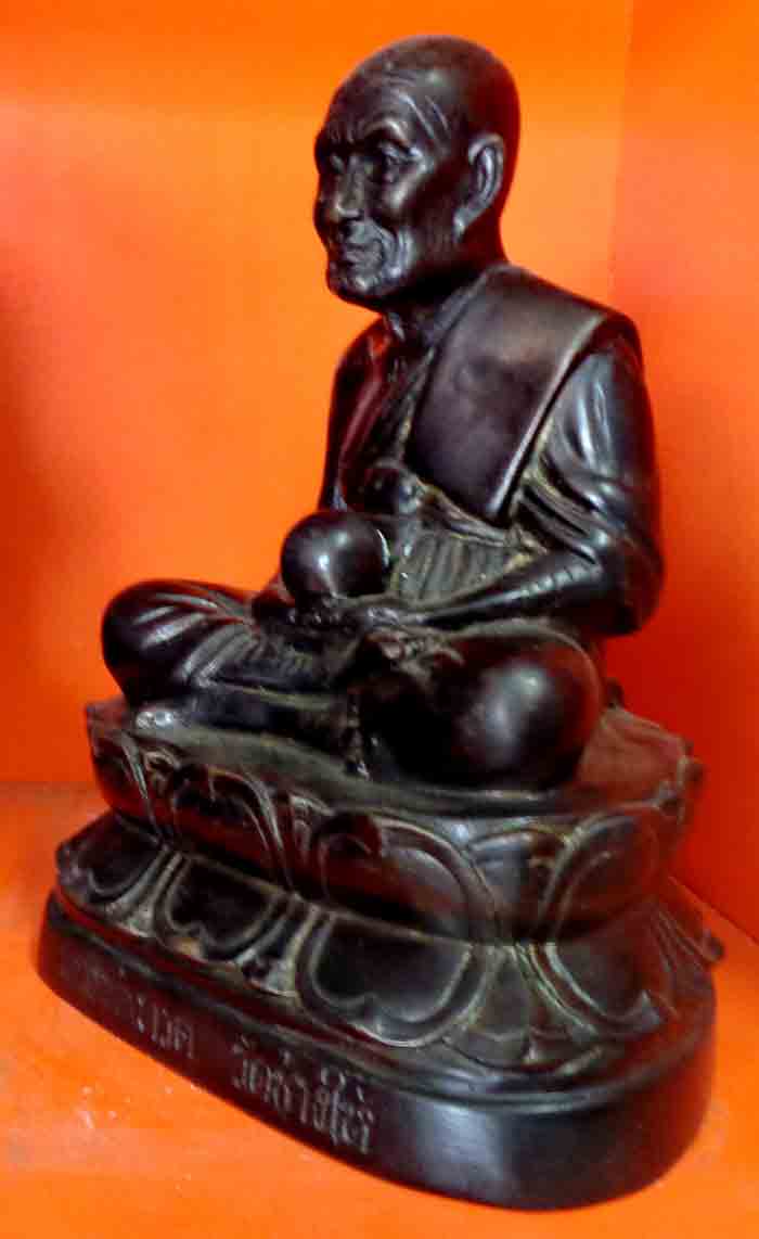 หลวงพ่อทวดเหยียบน้ำทะเลจืด หน้าตัก 5 นิ้ว เนื้อทองเหลืองรมดำ งานพุทธศิลป์ประณีตสวยงาม รายละเอียด : ห