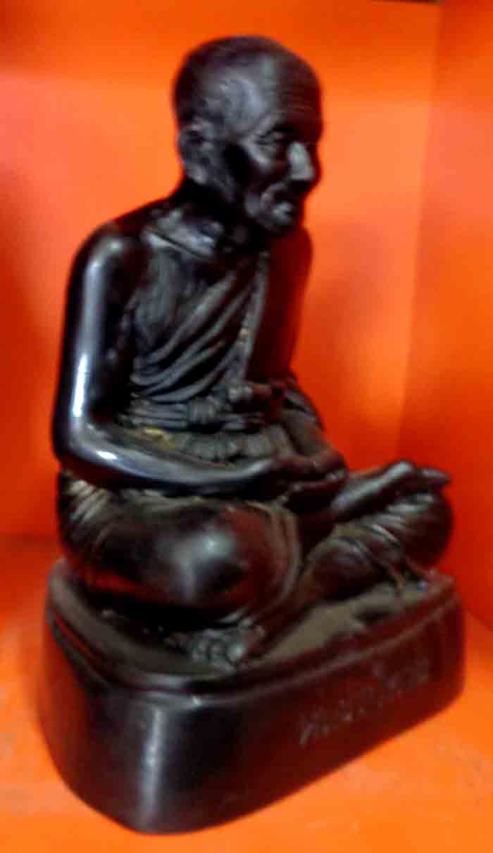 หลวงพ่อทวดเหยียบน้ำทะเลจืด หน้าตัก 5 นิ้ว เนื้อทองเหลืองรมดำ งานพุทธศิลป์ประณีตสวยงาม รายละเอียด : ห