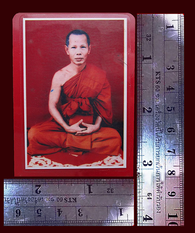 รูปถ่ายเต็มองค์ หลวงปู่บัว ถามโก วัดศรีบุรพาราม จ.ตราด หลัง เกศา จีวร ปั๊มยันต์วัด ขนาด 5 x 7 ซ.ม.