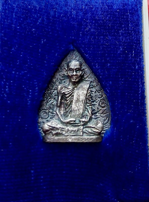 รูปหล่อใบโพธิ์ เนื้อเงิน  ศุภนิมิตร  หลวงปู่คำพันธ์ วัดพระธาตุมหาชัย  ปี35