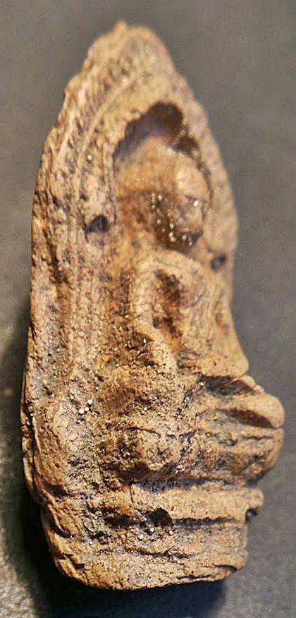 พระรอดซุ้มเรือนแก้ว