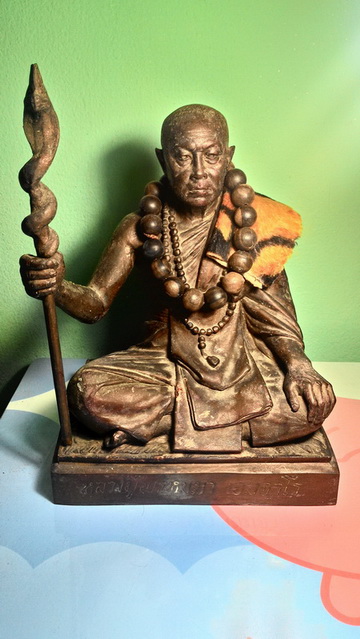 พระบูชา หลวงปู่พรหมา เขมจาโร สำนักวิปัสสนาสวนหินผานางคอย 6 นิ้ว  หมายเลข 84 เคาะเดียวแดง