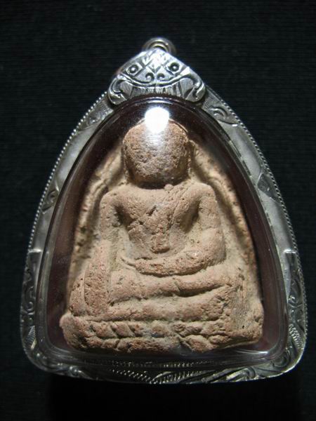 6,000.- หลวงพ่อโต วัดบางกระทิง อยุธยา เลี่ยมกรอบเงินหนา ๆ