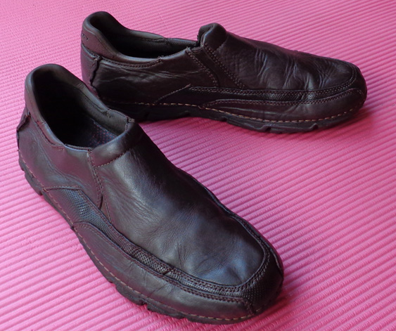 รองเท้า rockport ของแท้ แบรนด์ดัง สีน้ำตาล เบอร์ 42 ครับ