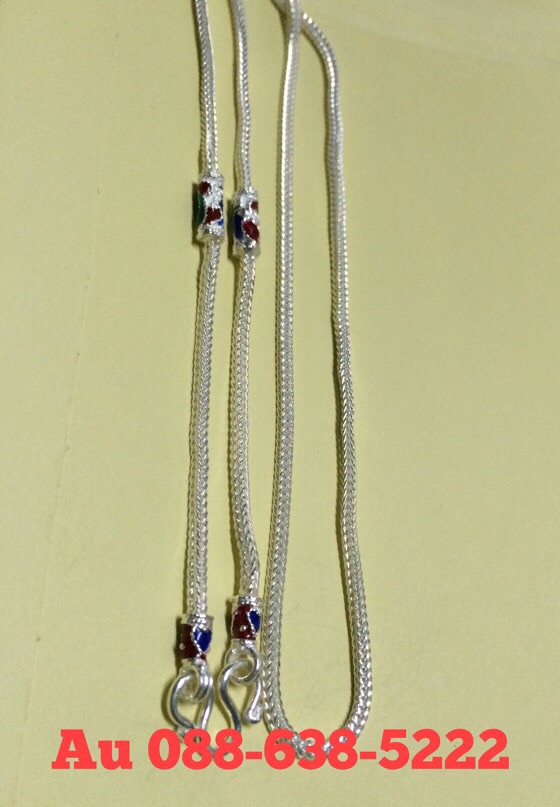 สร้อยเงินแท้ ลายสี่เสาเหลี่ยมลงยา  (สวมหัวได้) ทำจาก เงินแท้92.5% ยาว 24 นิ้ว หนักประมาณ 12 กรัม 