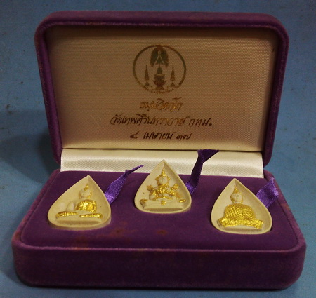 พระแก้วมรกต สามฤดู ปัดทอง เจ้าคุณนรฯ วัดเทพศิรินทร์ พร้อมกล่องกำมะหยี่เดิม สวยงามมาก