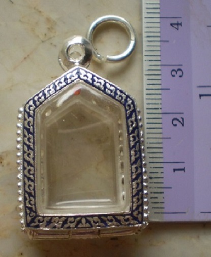 ตลับเงินล้อมเพชรลงยา  ใส่ขุนแผนพรายกุมาร  พิมพ์เล็ก เคาะเดียว 