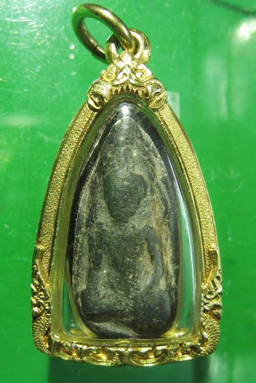 พระเม็ดมะเคล็ด กรุป่ามืด กำแพงเพชร