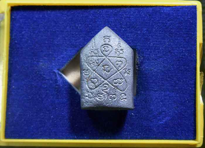 ขุนแผนชินบัญชร หลวงปู่บัว วัดศรีบูรพาราม อุดผงพรายกุมาร พร้อมกล่อง เคาะเดียวครับ