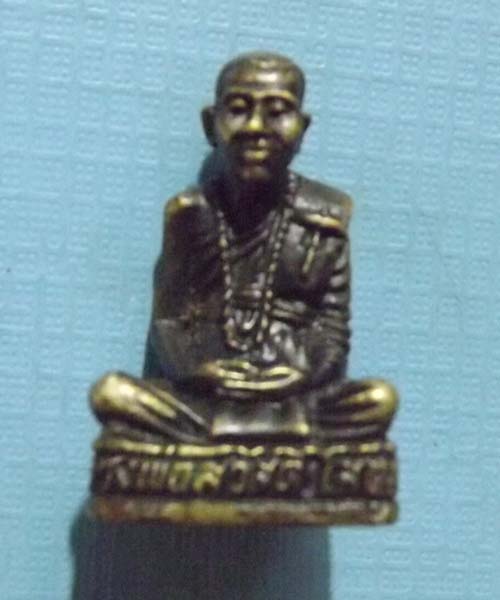 หลวงพ่อสวัสดิ์ โสตถิโก รุ่นแรก5นิ้ว(ดินไทย)