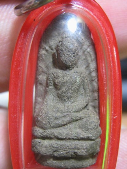 พระรอด พิมพ์โพธิ์ซ้อน เนื้อดิน ปี2496 วัดพระสิงห์ จ.เชียงใหม่ สภาพพอใช้