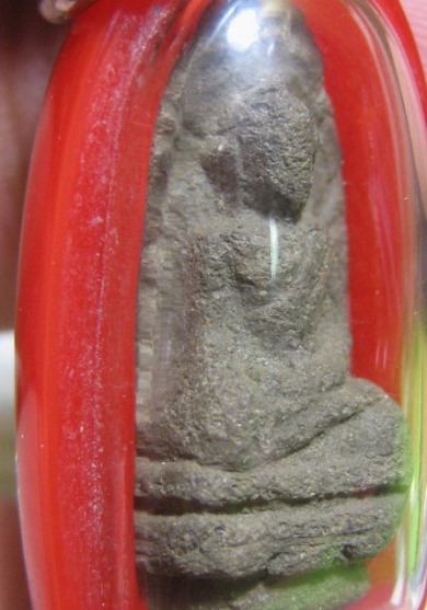 พระรอด พิมพ์โพธิ์ซ้อน เนื้อดิน ปี2496 วัดพระสิงห์ จ.เชียงใหม่ สภาพพอใช้