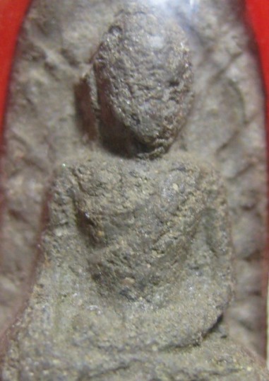 พระรอด พิมพ์โพธิ์ซ้อน เนื้อดิน ปี2496 วัดพระสิงห์ จ.เชียงใหม่ สภาพพอใช้