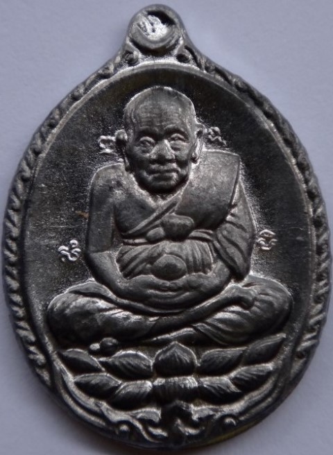 หลวงปู่ทวดเปิดโลก ศิาย์สายหลวงปู่ดู่สร้าง เคาะเดียว3องค์450