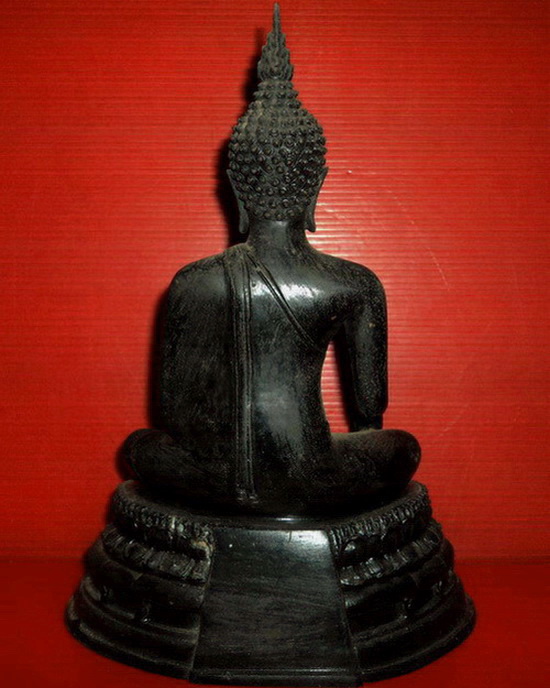 พระพุทธรูปบูชาปางประทานพร ใต้ฐานหล่อดินไทย หน้าตัก 5 นิ้ว ผิวหิ้งเดิม ๆ ค่ะ