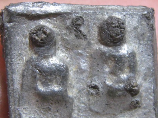 พระหัวใจกำแพงตัดสี่ เนื้อชินเงิน จ.สุโขทัย สภาพพอสวย มาพร้อมบัตรรับรอง 