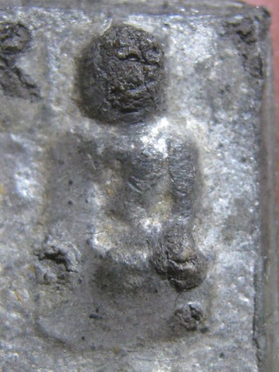 พระหัวใจกำแพงตัดสี่ เนื้อชินเงิน จ.สุโขทัย สภาพพอสวย มาพร้อมบัตรรับรอง 