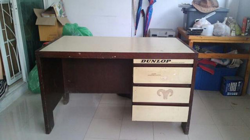 โต๊ะทำงานเนื้อไม้แข็ง  1,500