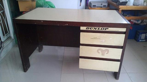 โต๊ะทำงานเนื้อไม้แข็ง  1,500