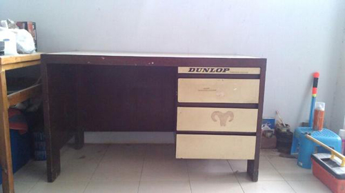 โต๊ะทำงานเนื้อไม้แข็ง  1,500