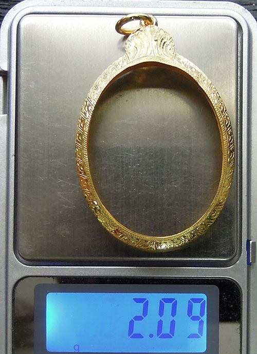 กรอบทองหัวเต่า มือ1ใส่ เหรียญเจริญพรไม่ตัดปีก หลวงพ่อคูณ วัดบ้านไร่ จ.นครราชสีมา น้ำหนัก2.09กรัม