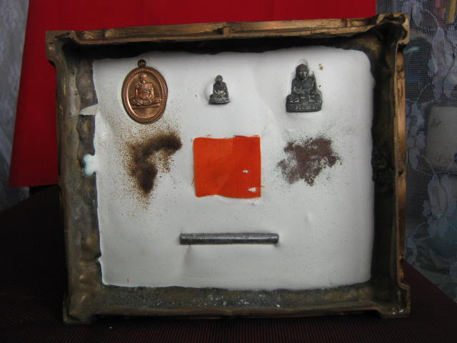 หลวงพ่อหวั่น วัดคลองคูณ บูชา7 นิ้ว รุ่นอายุยืน (กรรมการ) เนื้อโลหะผิวน้ำผึ้ง  จ.พิจิตร  เลข ๔๐