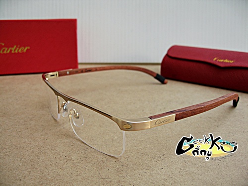 กรอบแว่นตา Cartier ครึ่งกรอบสีทอง ขาสปริง สวย หรูมากค่ะ พร้อมกล่อง ผ้าเช็ดแว่น+ถุงใส่แว่น 