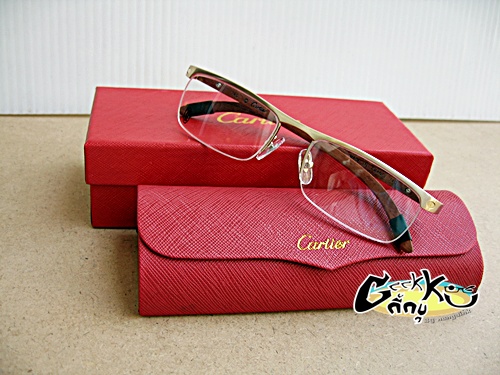 กรอบแว่นตา Cartier ครึ่งกรอบสีทอง ขาสปริง สวย หรูมากค่ะ พร้อมกล่อง ผ้าเช็ดแว่น+ถุงใส่แว่น 